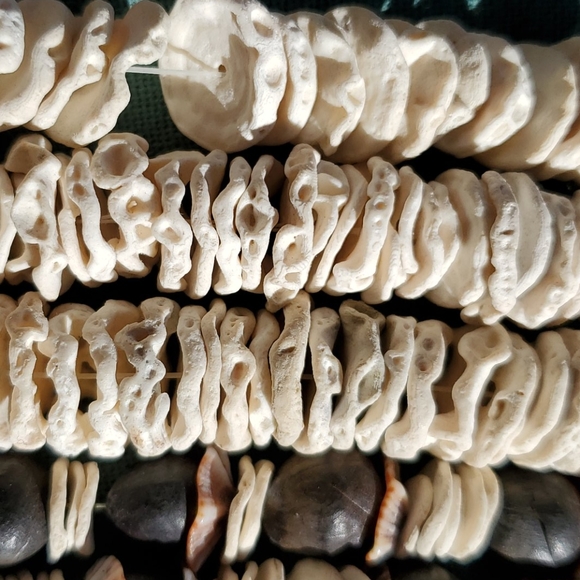 Vintage shell necklaces/beads set - Picture 2 of 5